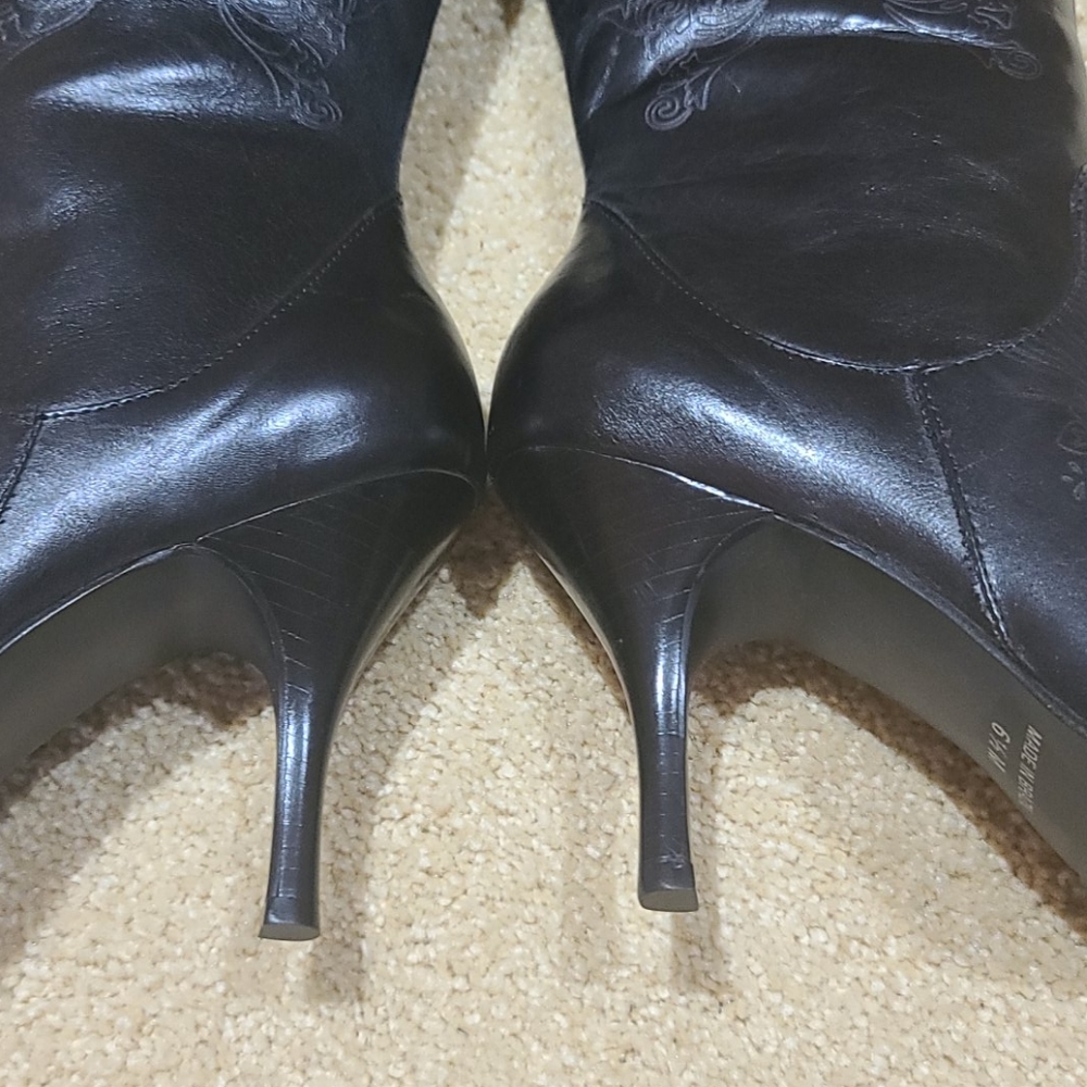 Matisse black mid-calf leather boots with design